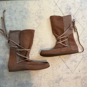 Sanuk Women’s Sangria - chestnut Suede Boots